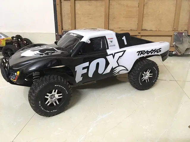Example photo of a short course truck
